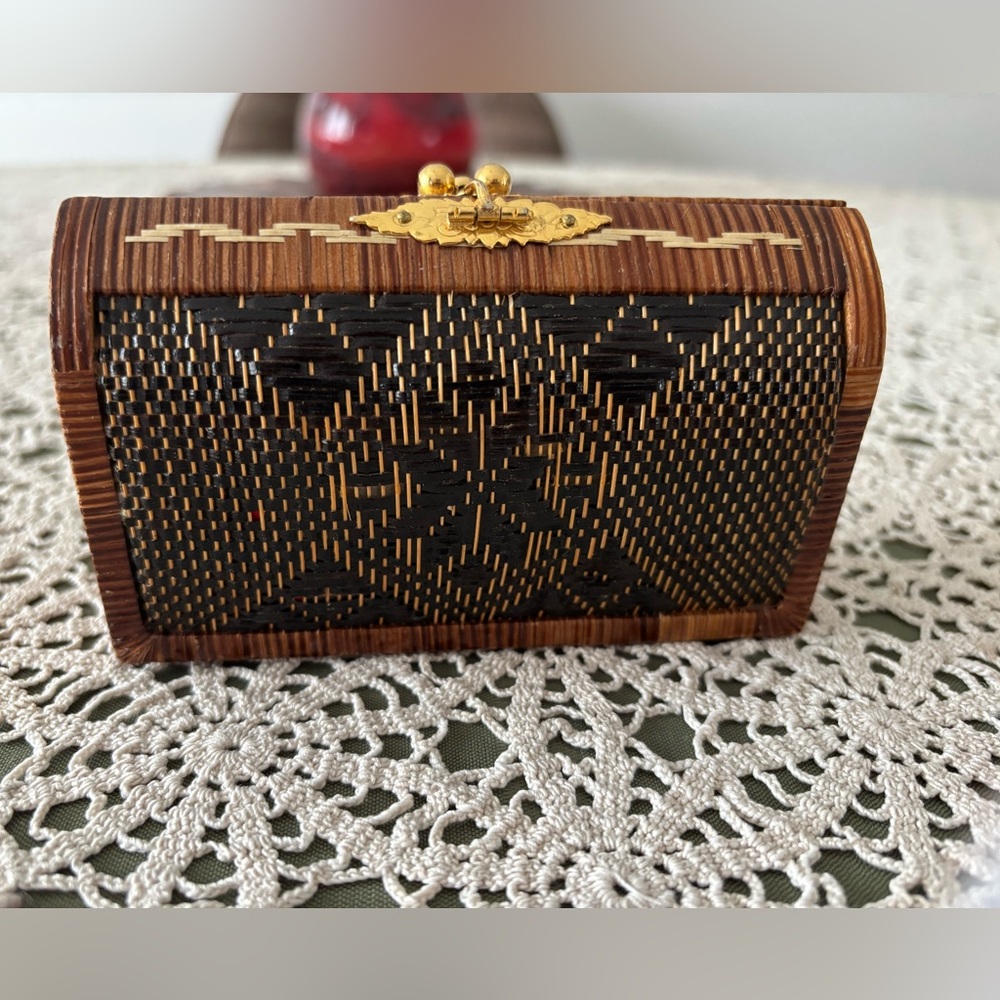 Coin purse rattan bamboo vintage. Inside is very clean!! - Picture 3 of 12